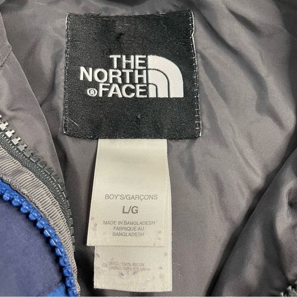 The North Face Lightweight Jacket - Picture 10 of 10